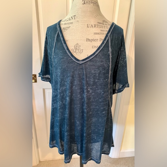 We The Free Blue Tunic V-Neck Short Sleeved T-Shirt Size Medium - Picture 1 of 3